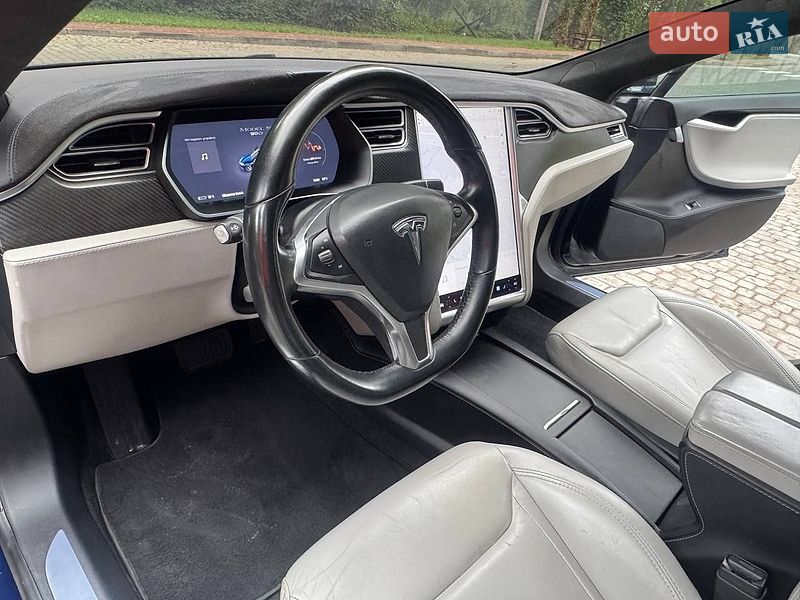 Лифтбек Tesla Model S 2016 в Львове