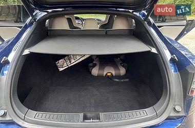 Лифтбек Tesla Model S 2016 в Львове