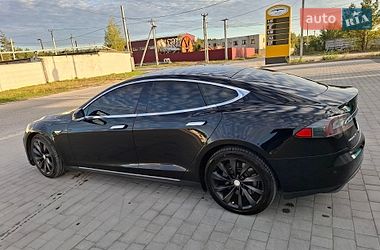 Лифтбек Tesla Model S 2014 в Нетешине Лифтбек Tesla Model S 2014 в Нетешине