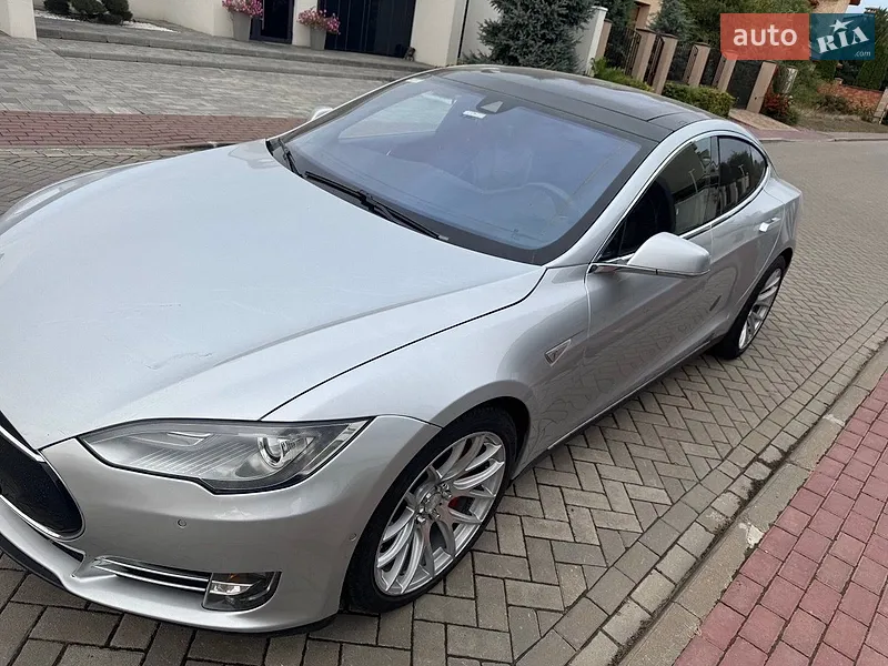 Tesla Model S 2015