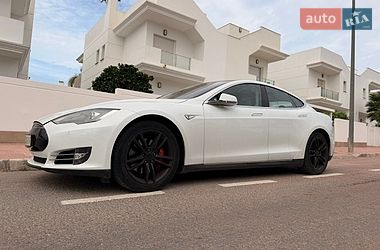 Tesla Model S 2014