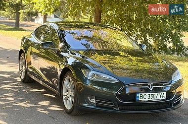 Лифтбек Tesla Model S 2014 в Львове Лифтбек Tesla Model S 2014 в Львове