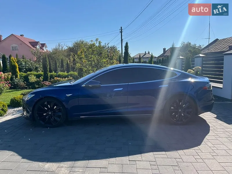 Tesla Model S 2015