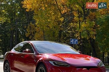 Лифтбек Tesla Model S 2018 в Львове Лифтбек Tesla Model S 2018 в Львове