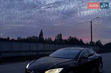 Лифтбек Tesla Model S 2015 в Коростене Лифтбек Tesla Model S 2015 в Коростене