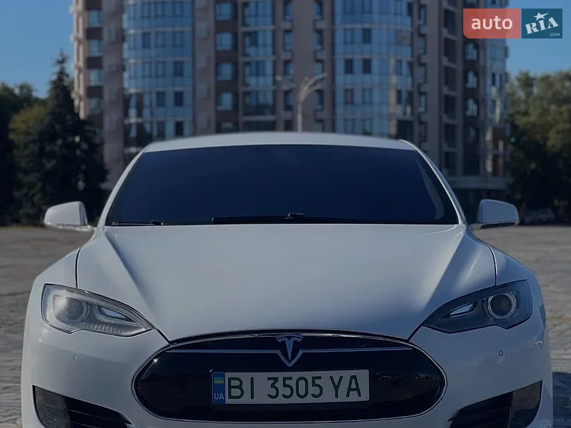 Tesla Model S 2015