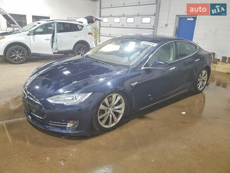 Tesla Model S 2014
