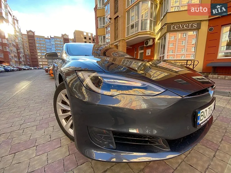Tesla Model S 2016