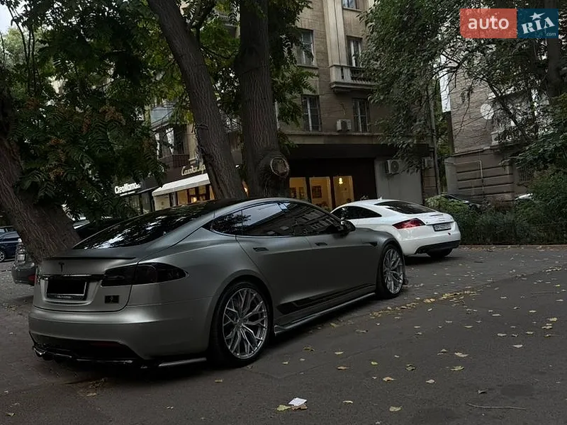 Tesla Model S 2021