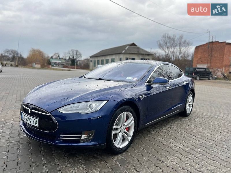 Tesla Model S 2015