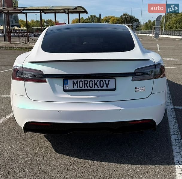 Лифтбек Tesla Model S 2021 в Киеве