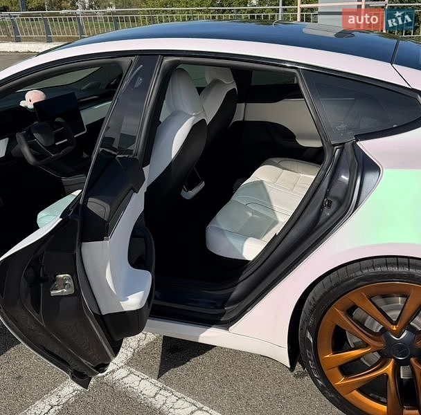 Лифтбек Tesla Model S 2021 в Киеве
