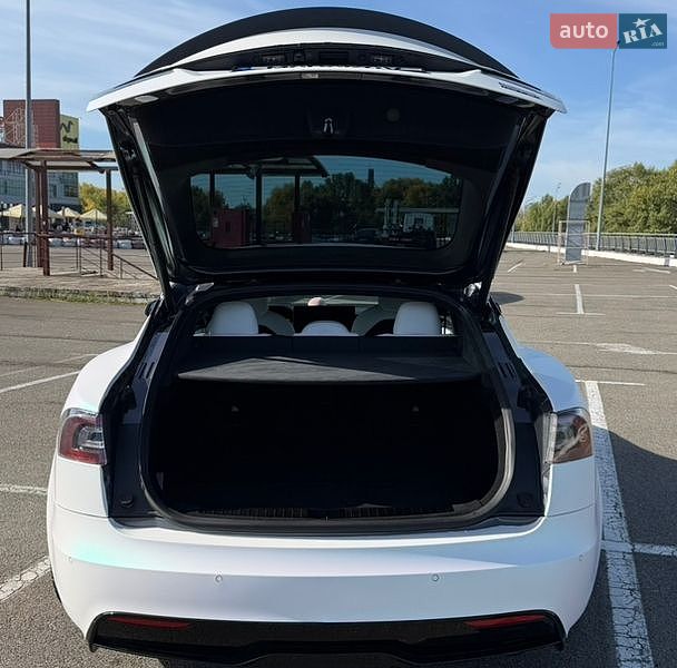 Лифтбек Tesla Model S 2021 в Киеве