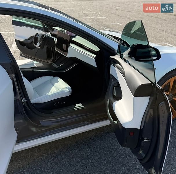 Лифтбек Tesla Model S 2021 в Киеве