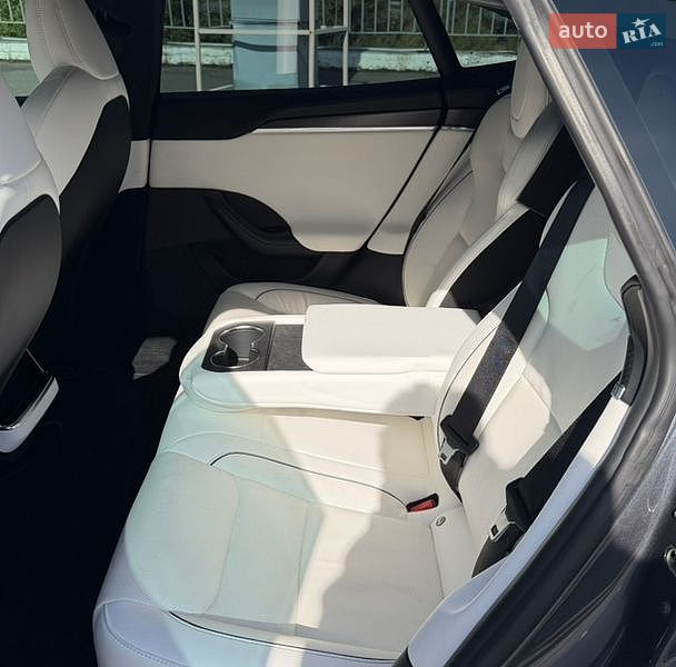 Лифтбек Tesla Model S 2021 в Киеве