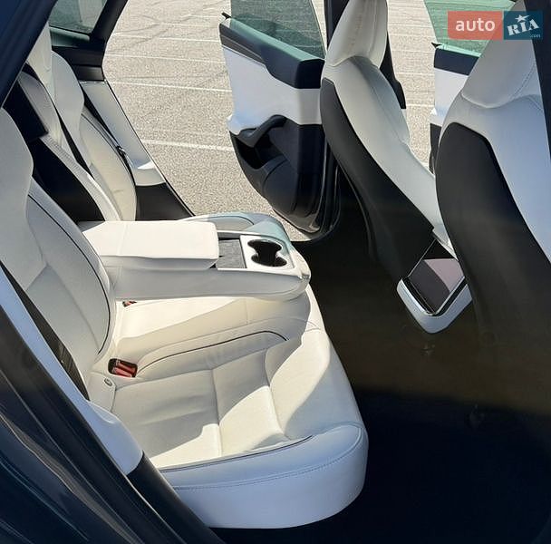 Лифтбек Tesla Model S 2021 в Киеве