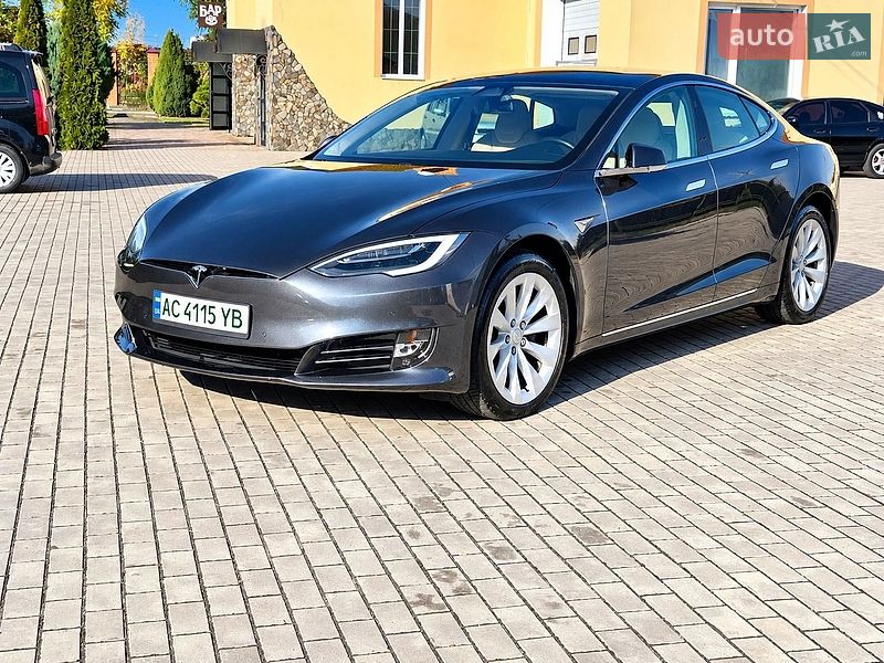 Лифтбек Tesla Model S 2018 в Луцке