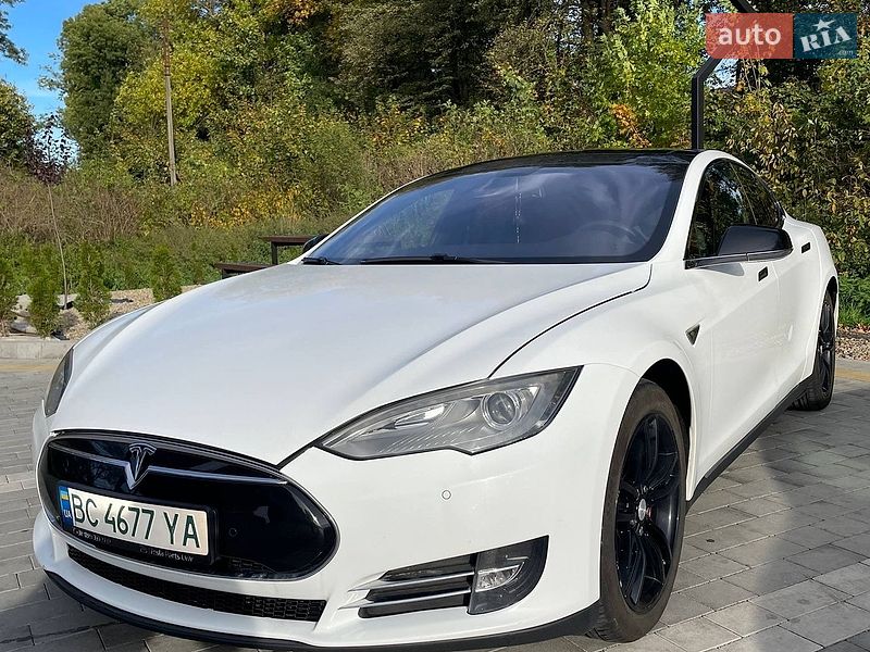 Tesla Model S 2014