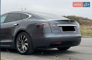 Лифтбек Tesla Model S 2018 в Львове