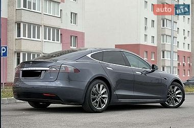 Лифтбек Tesla Model S 2018 в Львове