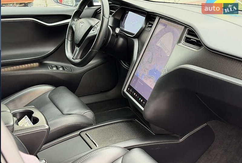 Лифтбек Tesla Model S 2018 в Львове