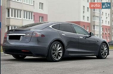 Лифтбек Tesla Model S 2018 в Львове