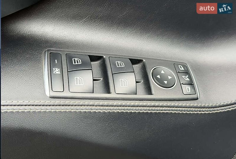 Лифтбек Tesla Model S 2018 в Львове