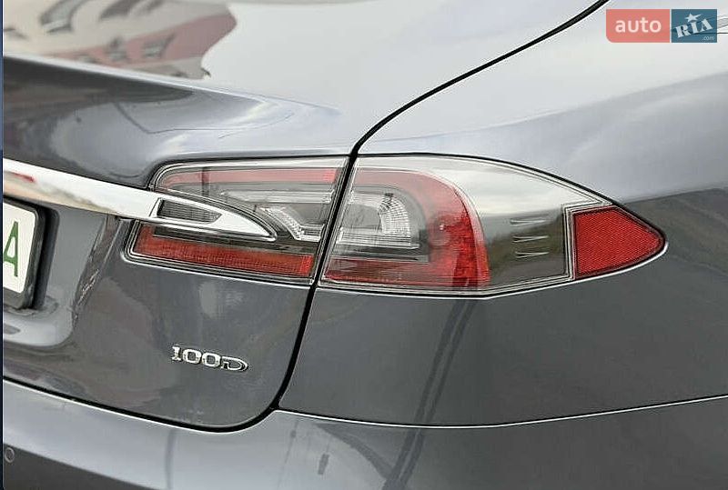 Лифтбек Tesla Model S 2018 в Львове