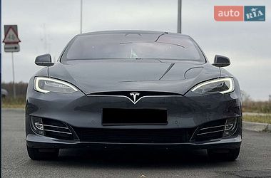Лифтбек Tesla Model S 2018 в Львове