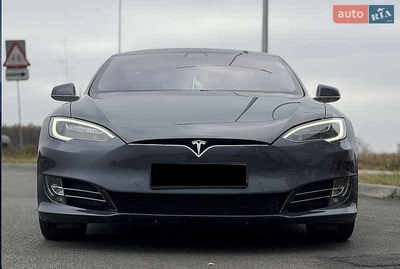 Лифтбек Tesla Model S 2018 в Львове