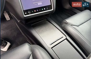 Лифтбек Tesla Model S 2018 в Львове