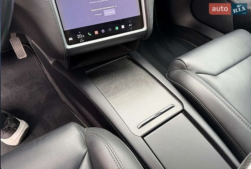 Лифтбек Tesla Model S 2018 в Львове