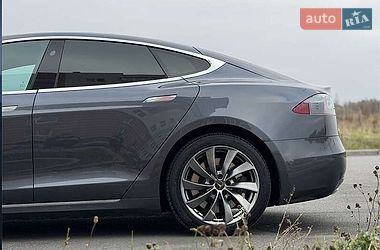 Лифтбек Tesla Model S 2018 в Львове