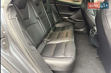 Лифтбек Tesla Model S 2018 в Львове