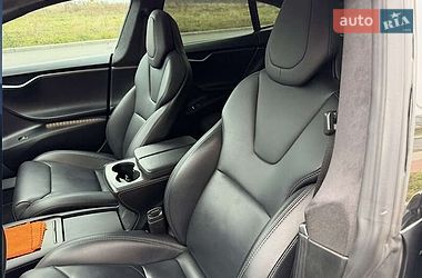 Лифтбек Tesla Model S 2018 в Львове