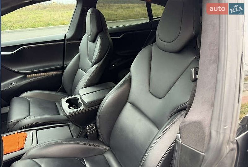 Лифтбек Tesla Model S 2018 в Львове