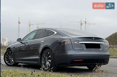 Лифтбек Tesla Model S 2018 в Львове