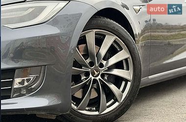 Лифтбек Tesla Model S 2018 в Львове