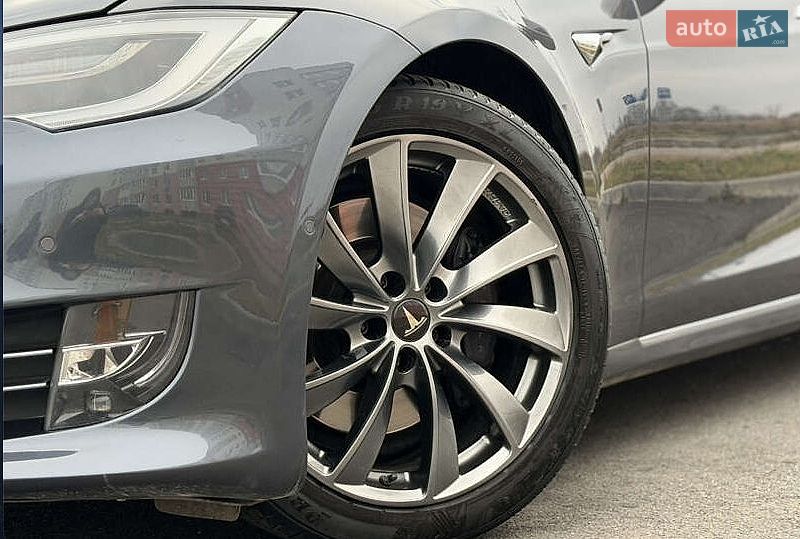 Лифтбек Tesla Model S 2018 в Львове