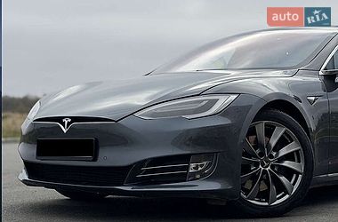 Лифтбек Tesla Model S 2018 в Львове