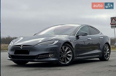 Лифтбек Tesla Model S 2018 в Львове