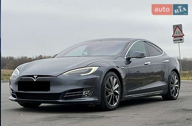 Лифтбек Tesla Model S 2018 в Львове