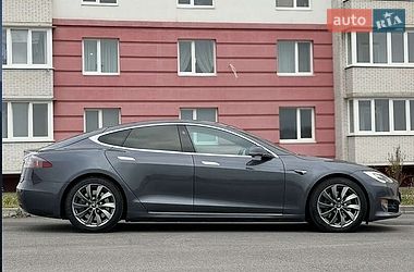 Лифтбек Tesla Model S 2018 в Львове