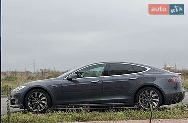 Лифтбек Tesla Model S 2018 в Львове