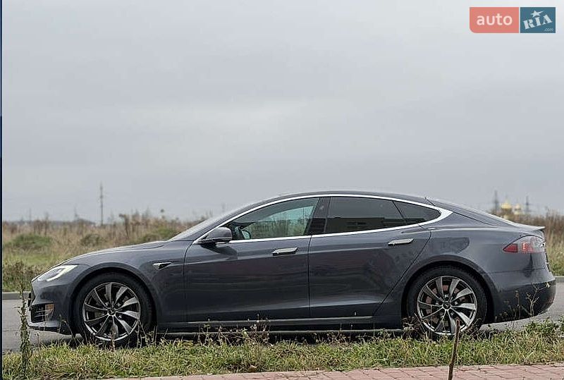 Лифтбек Tesla Model S 2018 в Львове