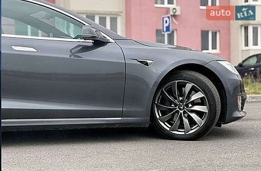 Лифтбек Tesla Model S 2018 в Львове