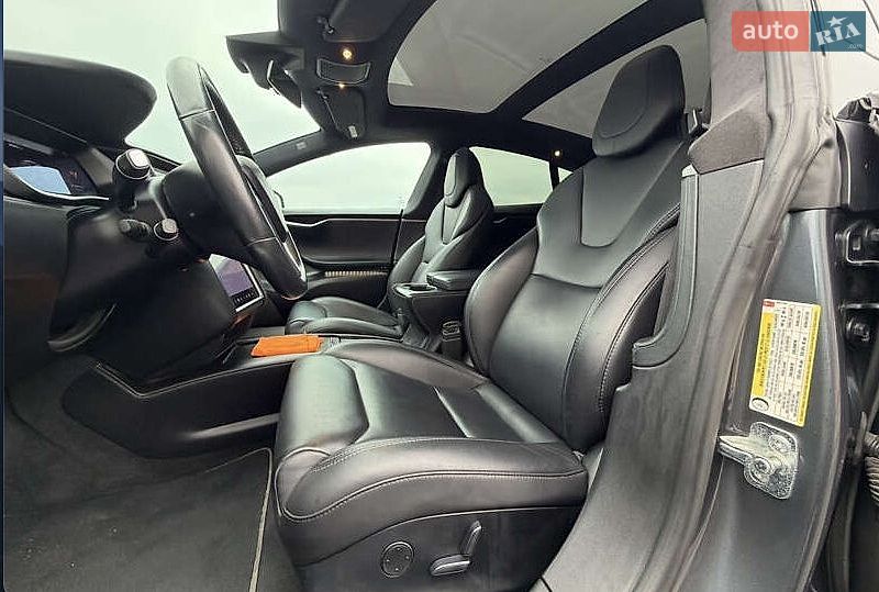 Лифтбек Tesla Model S 2018 в Львове
