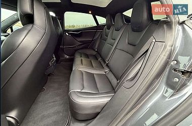 Лифтбек Tesla Model S 2018 в Львове