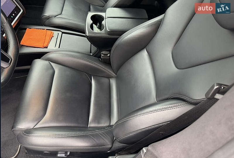 Лифтбек Tesla Model S 2018 в Львове