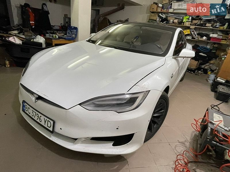 Tesla Model S 2018